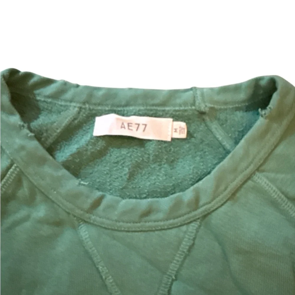 AE77 Women’s Crewneck Sweatshirt Green Fleece Pullover Size M NWT - Picture 2 of 7